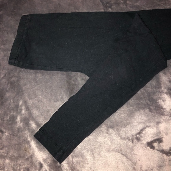 Capri Leggings - Picture 2 of 2